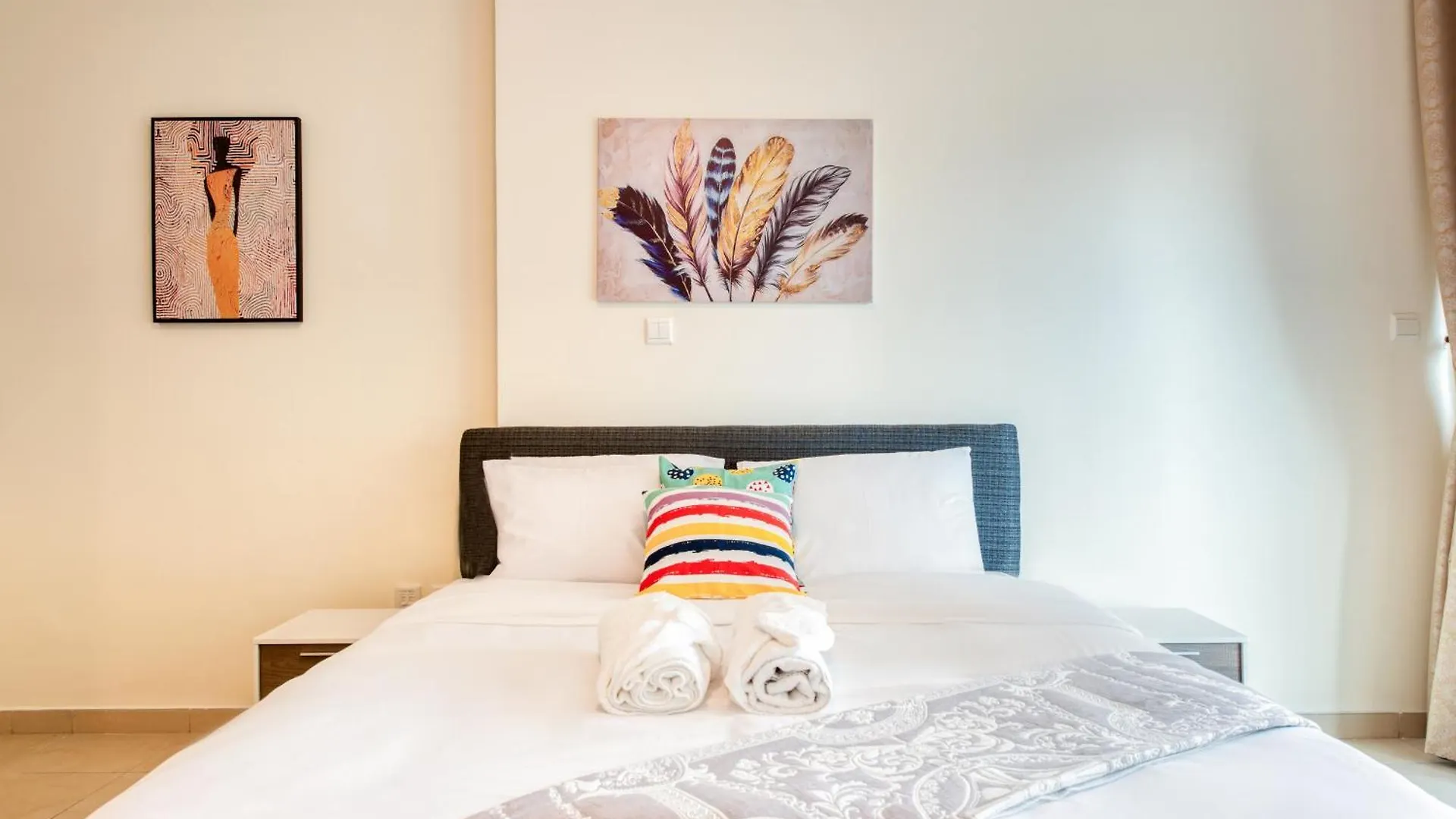Rh- Urban Living, Spacious 01Br, Near Burj Khalifa Dubai