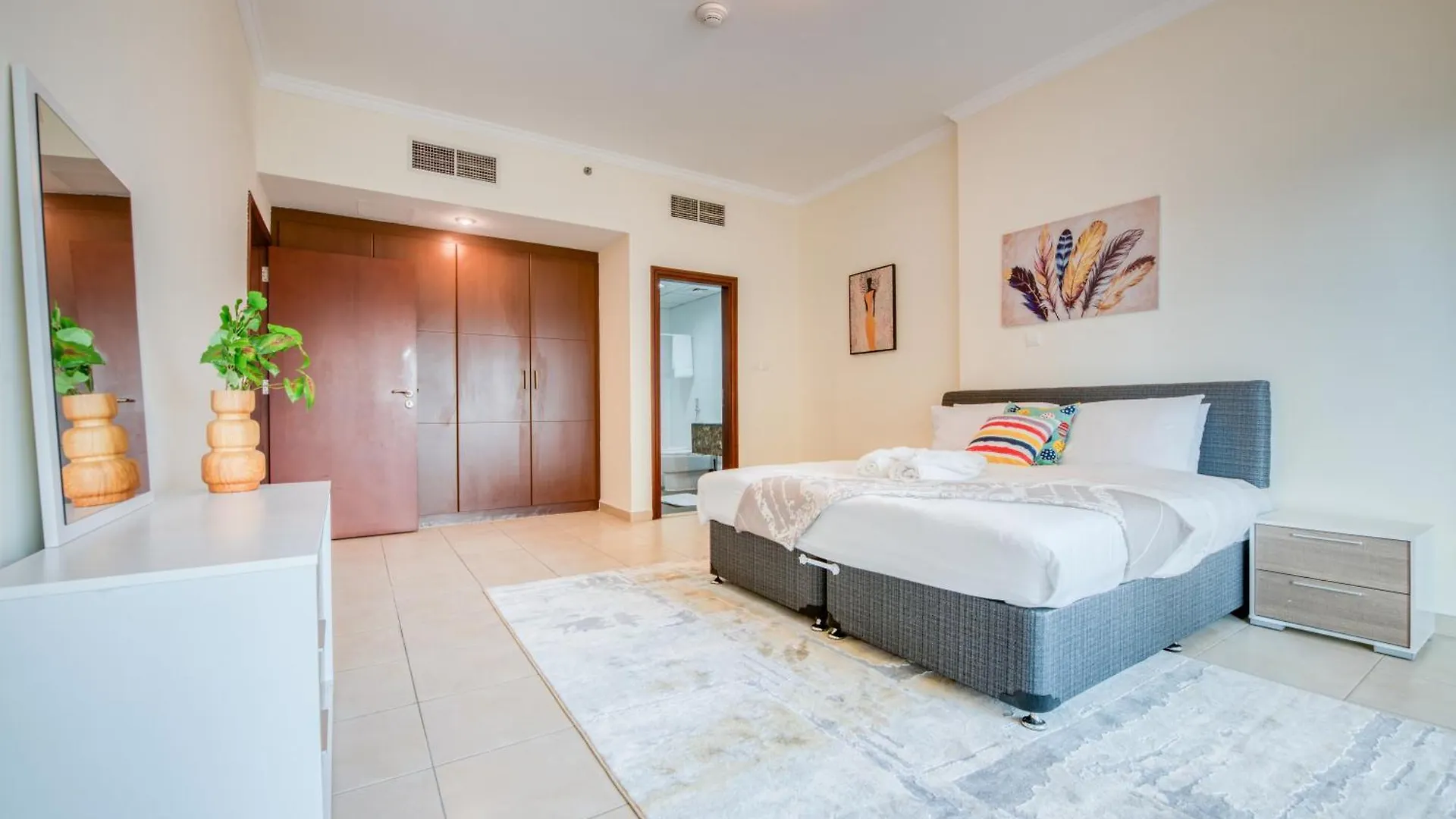 Rh- Urban Living, Spacious 01Br, Near Burj Khalifa Dubai 0*,  United Arab Emirates